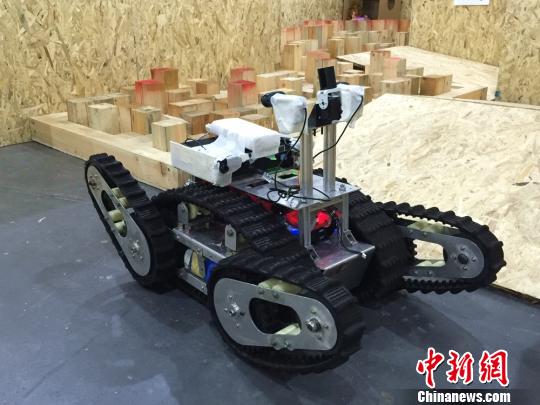 中国新闻网:2016中国机器人大赛长沙开幕 近1