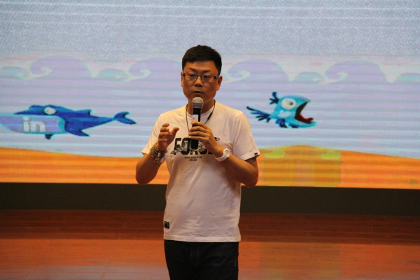 中央电视台主持人王筱磊到我校做"沟通达人"专题讲座